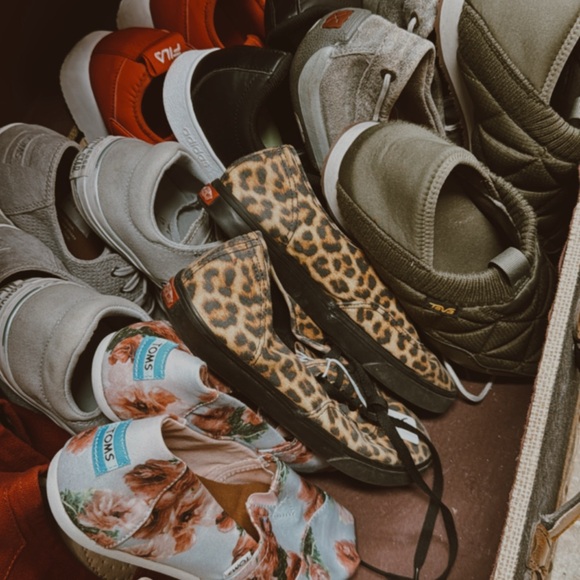 OohVintageGrace (Closet clean out & Secondhand picks for you) 🖤 - Picture 11 of 16